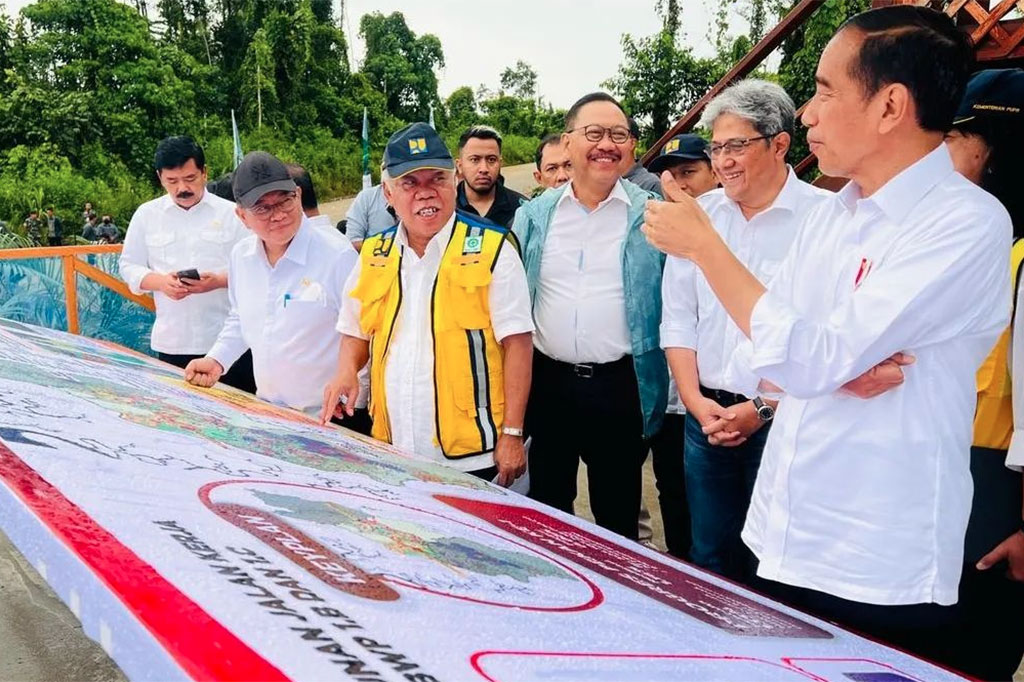 Kepala Negara menyampaikan bahwa pembangunan lapangan sepak bola tersebut akan dibiayai oleh Federasi Sepak Bola Internasional (FIFA). Kepala Negara menilai hal tersebut merupakan bukti kepercayaan internasional terhadap pembangunan IKN.