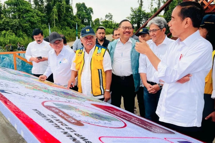 Kepala Negara menyampaikan bahwa pembangunan lapangan sepak bola tersebut akan dibiayai oleh Federasi Sepak Bola Internasional (FIFA). Kepala Negara menilai hal tersebut merupakan bukti kepercayaan internasional terhadap pembangunan IKN.