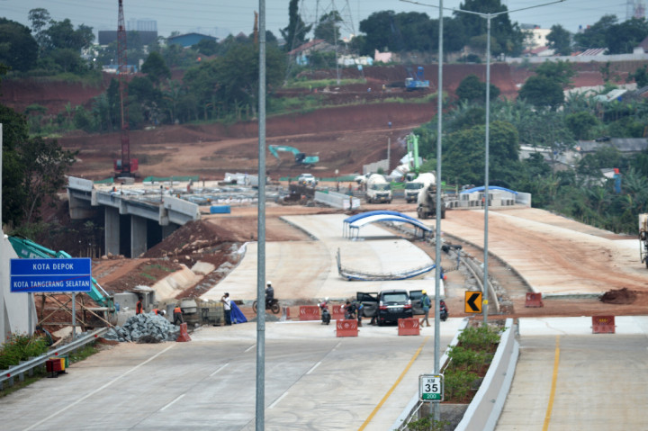 Jalan Tol Serpong–Cinere atau Jalan Tol Sercin adalah salah satu jalan tol yang merupakan bagian dari Jalan Tol Lingkar Luar Jakarta 2 yang rencananya akan tersambung dengan Jalan Tol Kunciran–Serpong di bagian barat dan Jalan Tol Cinere–Jagorawi di bagian timur. 