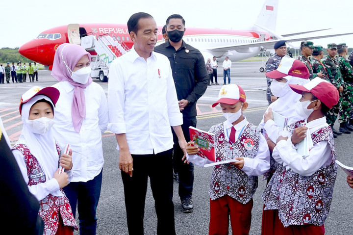 Reisya merupakan siswa kelas dua SDN 015 Balikpapan Selatan. Pada Rabu, dia menunggu selama tiga jam untuk melihat Presiden dan Ibu Iriana dari pinggir jalan, tapi pada saat itu jendela mobil yang dinaiki Presiden tidak dibuka. 