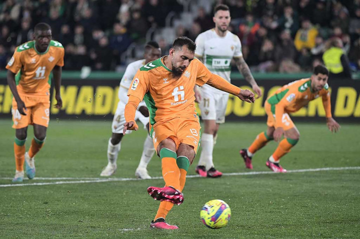 Betis mendapat hadiah penalti pada menit ke-65, setelah Morente melanggar Ayoze Perez di kotak terlarang. Algojo Betis Borja Iglesias kemudian mampu mengecoh kiper Edgar Badia untuk membawa timnya memperkecil ketertinggalan.