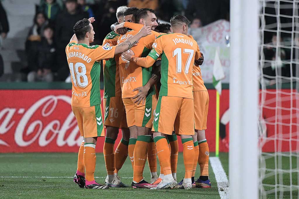 Betis kemudian mendapat hadiah penalti pada menit ke-94 setelah Enzo Roco handball. Willian Jose sukses menaklukkan kiper Badia untuk mengubah skor akhir menjadi 3-2 bagi keunggulan Betis.