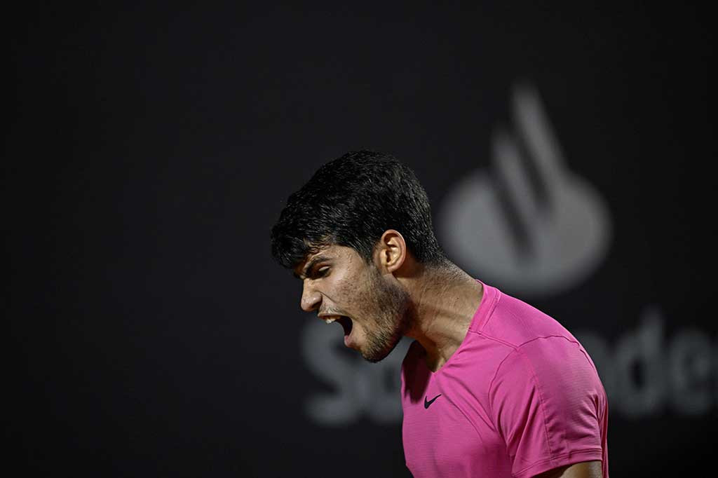 Selanjutnya pada semifinal, Alcaraz akan menghadapi petenis kualifikasi asal Chile Nicolas Jarry yang menumbangkan unggulan keenam asal Argentina Sebastian Baez 6-3, 7-6 (7/3).