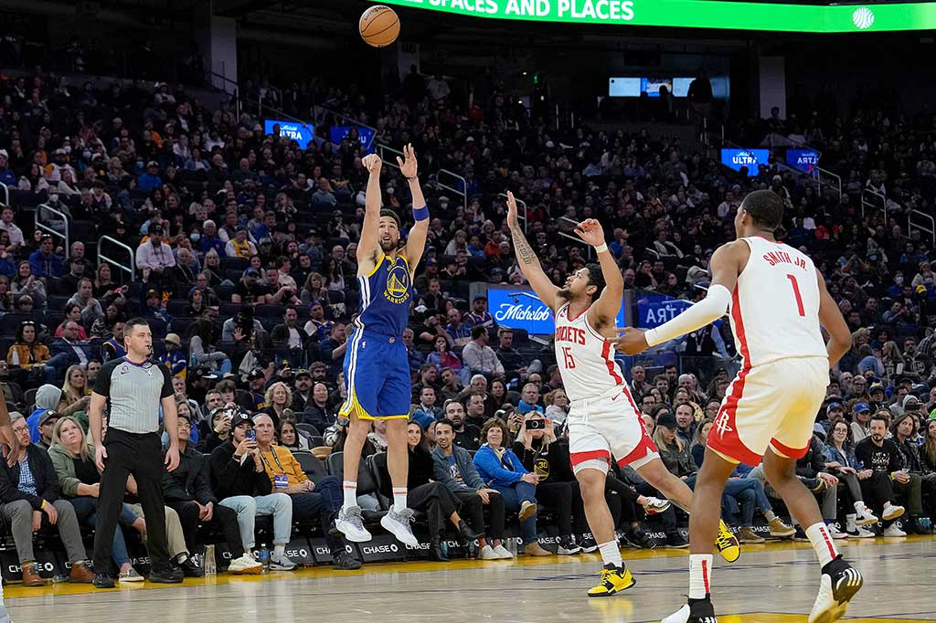 Thompson menjadi tulang punggung dari permainan Warriors dengan akurasi tembakan 63,2 persen. Lebih dari itu, akurasi tembakan tiga angka Thompson mencapai 70,6 persen, 12 sukses dari 17 percobaan tembakan.