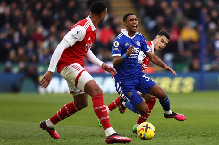 Arsenal langsung bermain menyerang sejak awal dan mencetak gol pada menit ke-26 lewat tendangan Leandro Trossard setelah mengambil bola di kotak penalti. Sayangnya gol itu dianulir karena Ben White dinilai mengganggu Danny Ward. Skor tetap 0-0