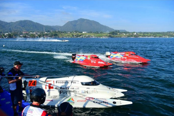 Ketika ditanya pembalap favoritnya, Jokowi menyebut nama Marit Stromoy asal Norwegia yang merupakan satu-satunya pembalap wanita pada ajang F1H2O. 