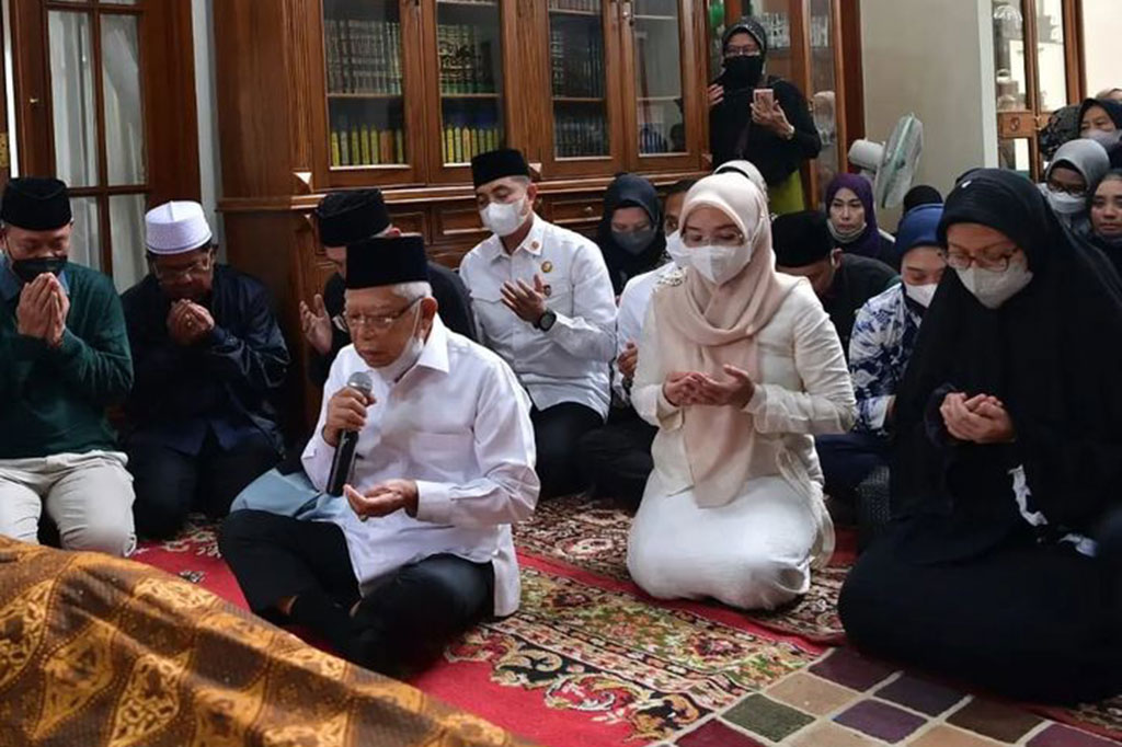 Wapres kemudian memanjatkan doa kepada Allah SWT, agar Kiai Ali Yafie mendapatkan tempat terbaik di sisi-Nya. 