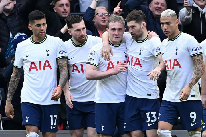 Tidak ada gol tambahan yang tercipta hingga pertandingan berakhir. Tottenham menang 2-0 atas Chelsea dalam Derby London.