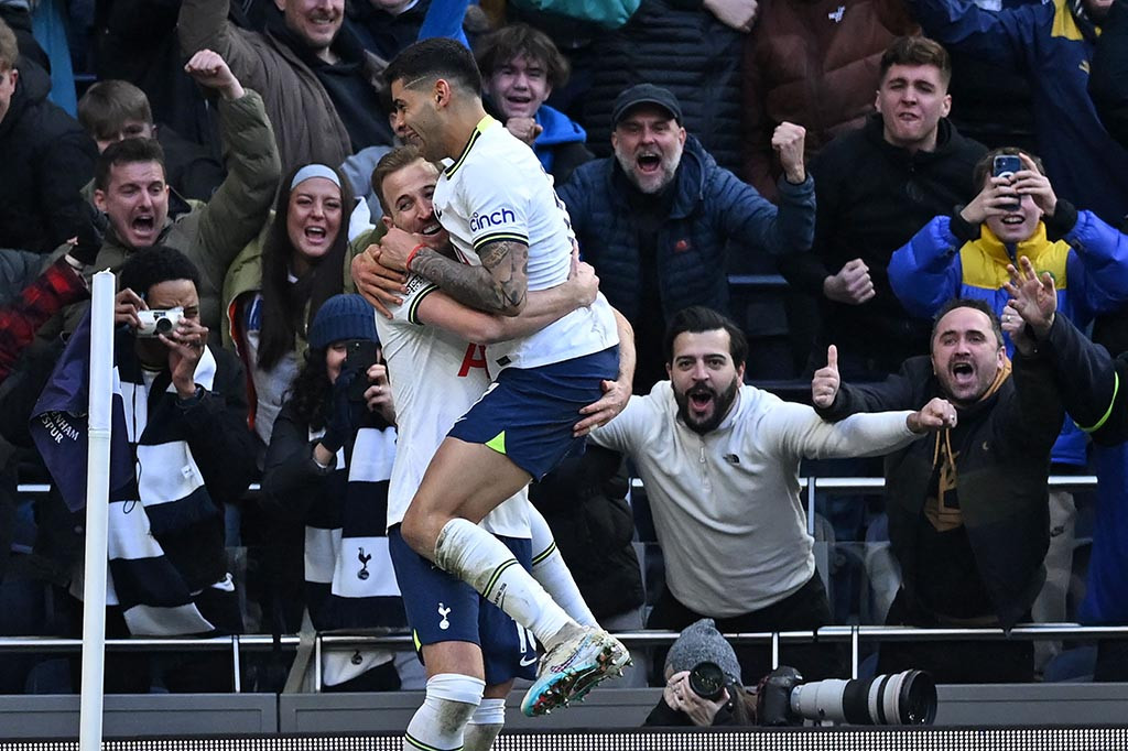 Tottenham menggandakan keunggulan mereka pada menit ke-82 berkat gol Harry Kane. Berawal dari sepak pojok Son dari sisi kiri, bola disambut tandukan Dier dan mengarah ke tiang jauh yang kemudian dituntaskan Kane dengan mudah. Kedudukan menjadi 2-0.