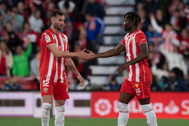 Tidak ada gol tambahan hingga pertandingan berakhir, Almeria sukses menaklukkan Barcelona 1-0.