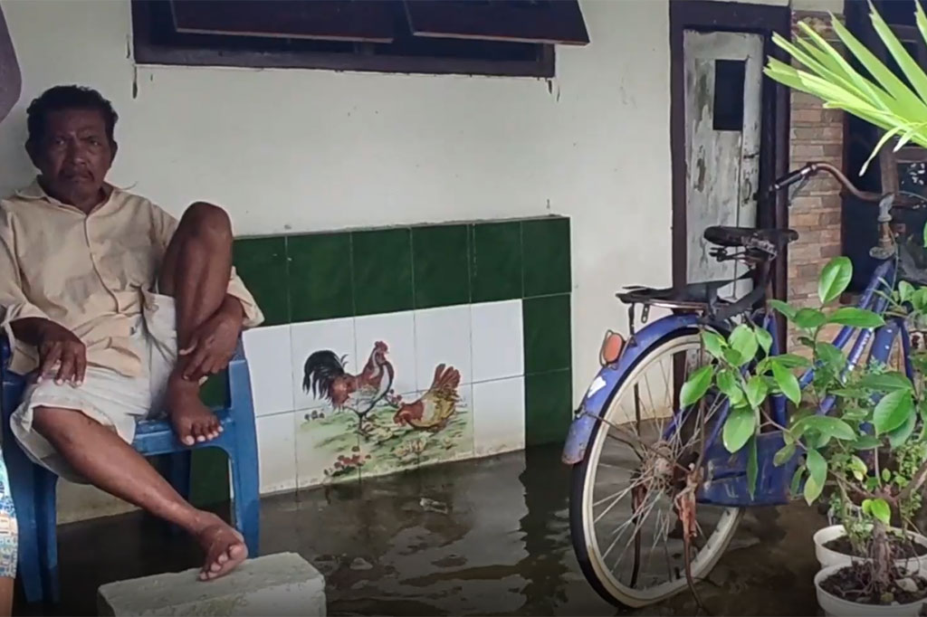 Hingga kini, banjir akibat luapan anak Sungai Bengawan Solo ini, masih merendam puluhan desa di enam kecamatan di Kabupaten Lamongan. Warga meminta pemerintah untuk segera bisa mencarikan solusi agar banjir tahunan seperti ini bisa segera teratasi. 