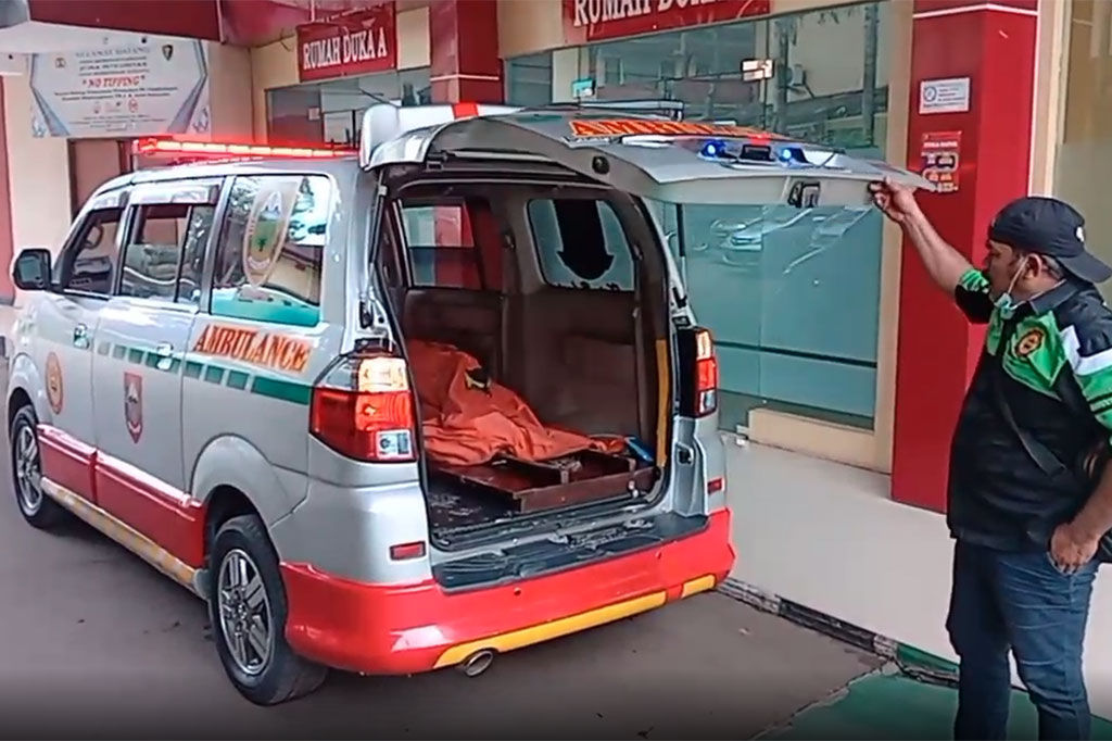 Jasad dua perempuan yang ditemukan dicor di bawah tangga rumah kontrakan di kawasan Harapan Jaya, Bekasi utara, Jawa Barat, telah tiba di Rumah Sakit Polri, Kramat Jati, Jakarta Timur, Selasa, 28 Februari 2023. 