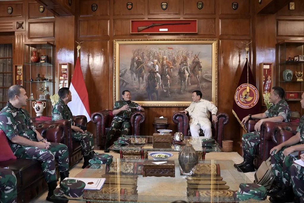 Dalam pertemuan ini dibicarakan mengenai perkembangan modernisasi alutsista TNI, upaya peningkatan SDM personel TNI, dan sinergitas antara Kemhan dan TNI.