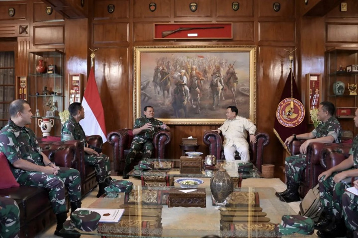 Dalam pertemuan ini dibicarakan mengenai perkembangan modernisasi alutsista TNI, upaya peningkatan SDM personel TNI, dan sinergitas antara Kemhan dan TNI.