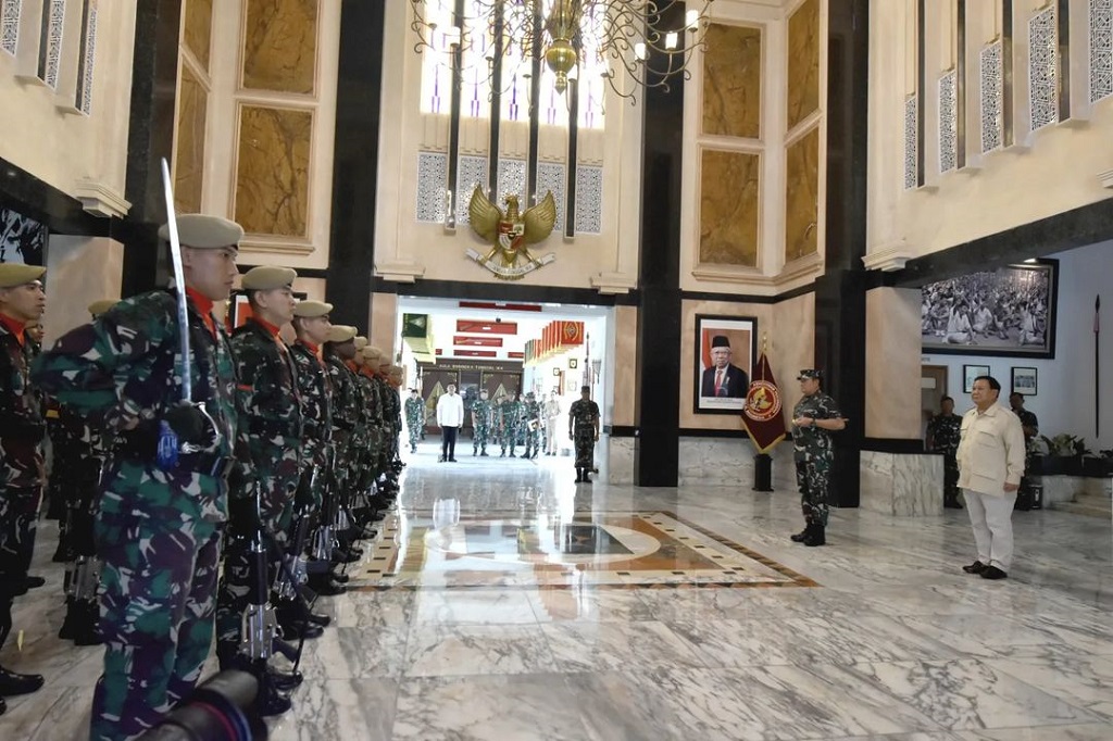 Menteri Pertahanan Republik Indonesia Prabowo Subianto menerima Panglima TNI Laksamana Yudo Margono di Kemhan, Jakarta, Selasa, 28 Februari 2023.
