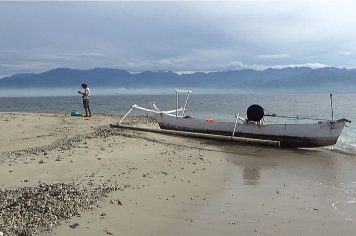Sementara itu, pemerhati maritim Sulbar Muhammad ridwan Alimuddin mengatakan, jika pulau baru ini belum layak disebut pulau tetapi sebuah gusung.  