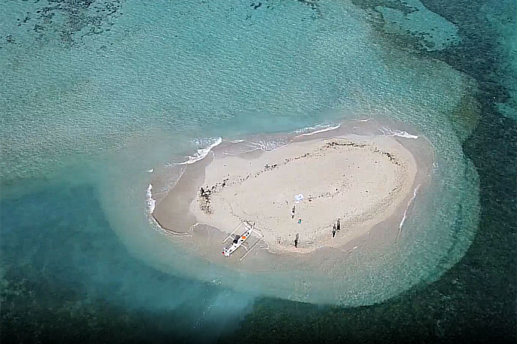 Pulau baru ini diperkirakan telah terbentuk sejak lama, namun baru terlihat pada akhir 2022 lalu saat kondisi cuaca ekstrem dan banjir rob melanda seluruh wilayah indonesia.  