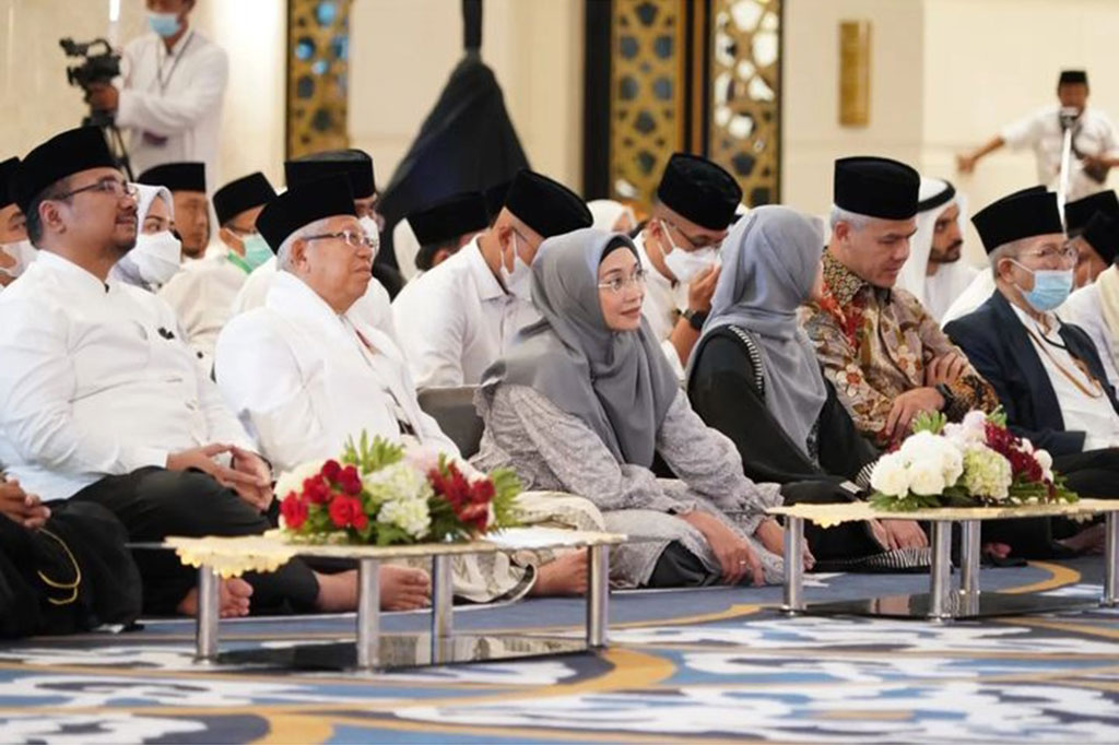 Wapres menyatakan ikut bersyukur atas pembukaan Masjid Raya Sheikh Zayed Solo, sekaligus menyampaikan apresiasi dan penghargaan kepada Presiden Uni Emirat Arab Mohamed bin Zayed.
