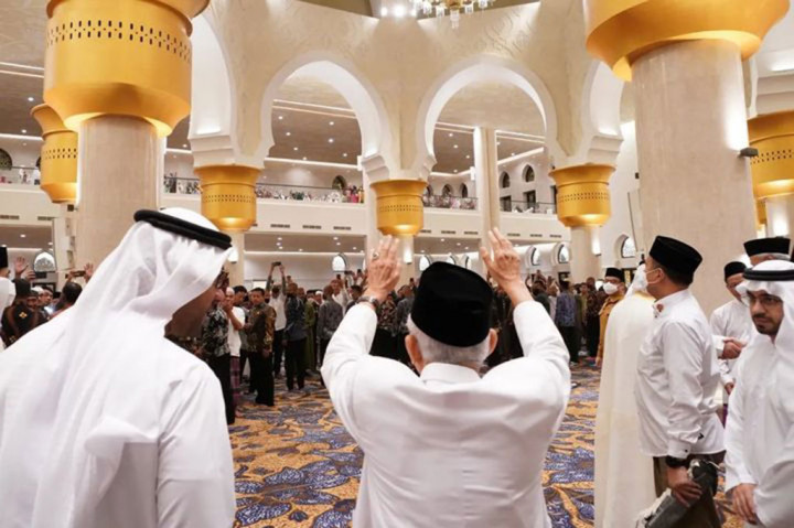 Wapres kemudian meninggalkan masjid tersebut untuk persiapan melaksanakan agenda kepresidenan berikutnya.