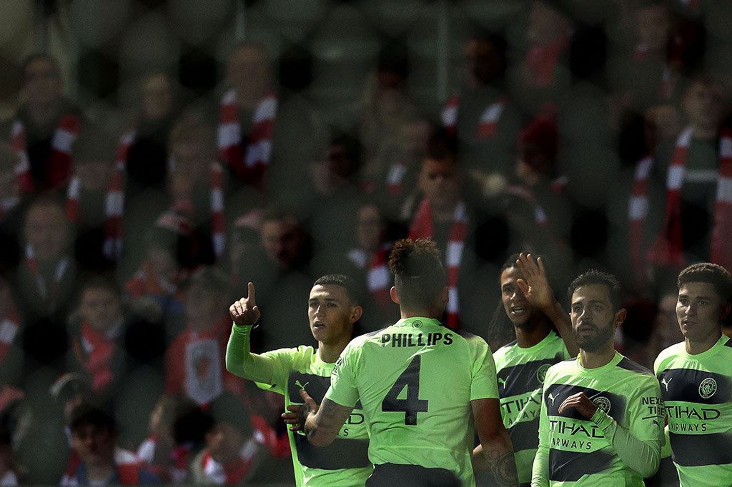 City langsung mendominasi penguasaan bola dan membuka keunggulan pada menit ke-7. Phil Foden mencatatkan namanya di papan skor setelah menuntaskan umpan silang datar Riyad Mahrez ke tiang jauh. Skor 1-0 bertahan hingga jeda.