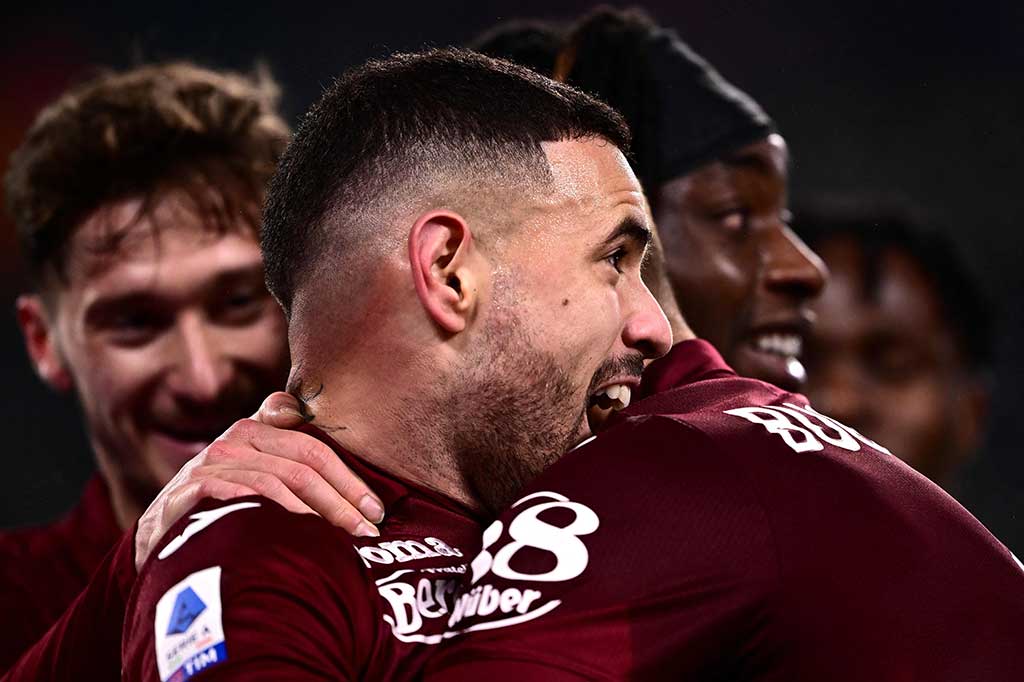 Torino kembali memimpin pada menit ke-43. Umpan silang Ivan Ilic berhasil disontek Antonio Sanabria ke sudut kiri gawang. Szczesny mencoba menepis bola, tetapi gagal. Tim tamu unggul 2-1.