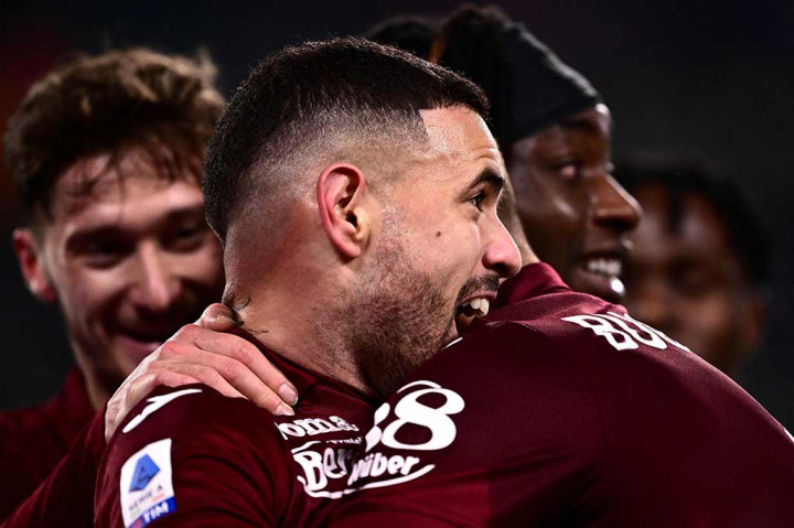 Torino kembali memimpin pada menit ke-43. Umpan silang Ivan Ilic berhasil disontek Antonio Sanabria ke sudut kiri gawang. Szczesny mencoba menepis bola, tetapi gagal. Tim tamu unggul 2-1.