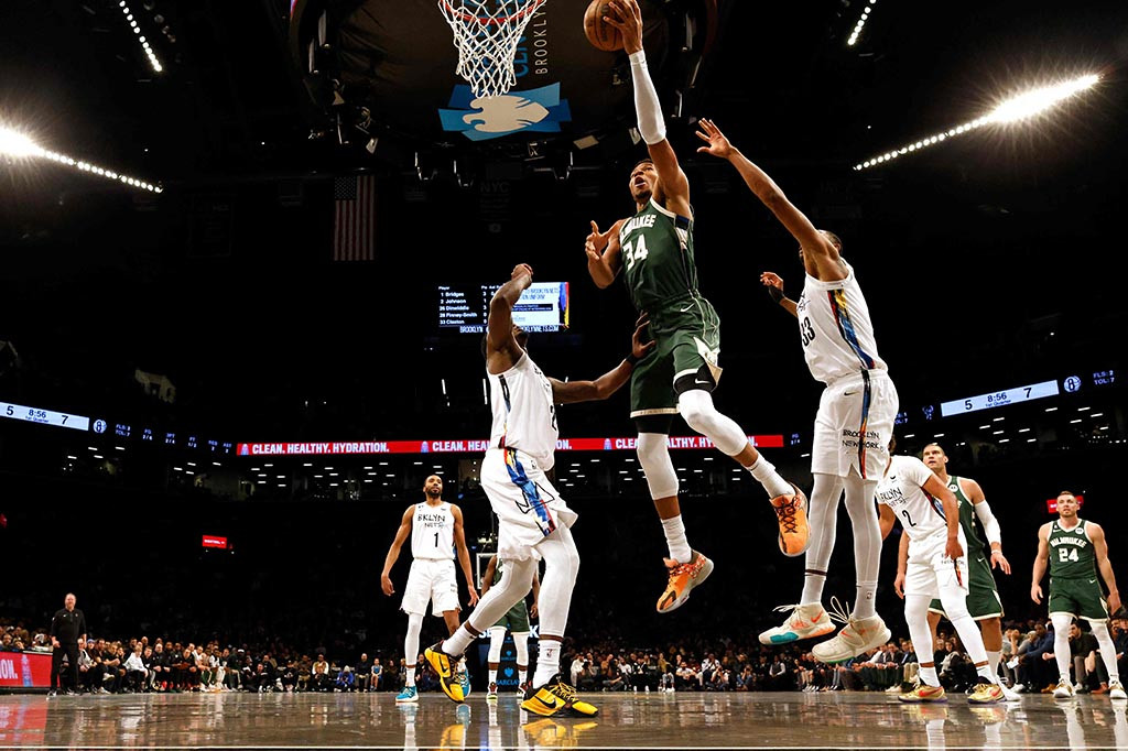 Selanjutnya, Bucks akan menjamu Orlando Magic besok, dan Nets akan berkunjung ke New York untuk melawan Knicks di hari yang sama.