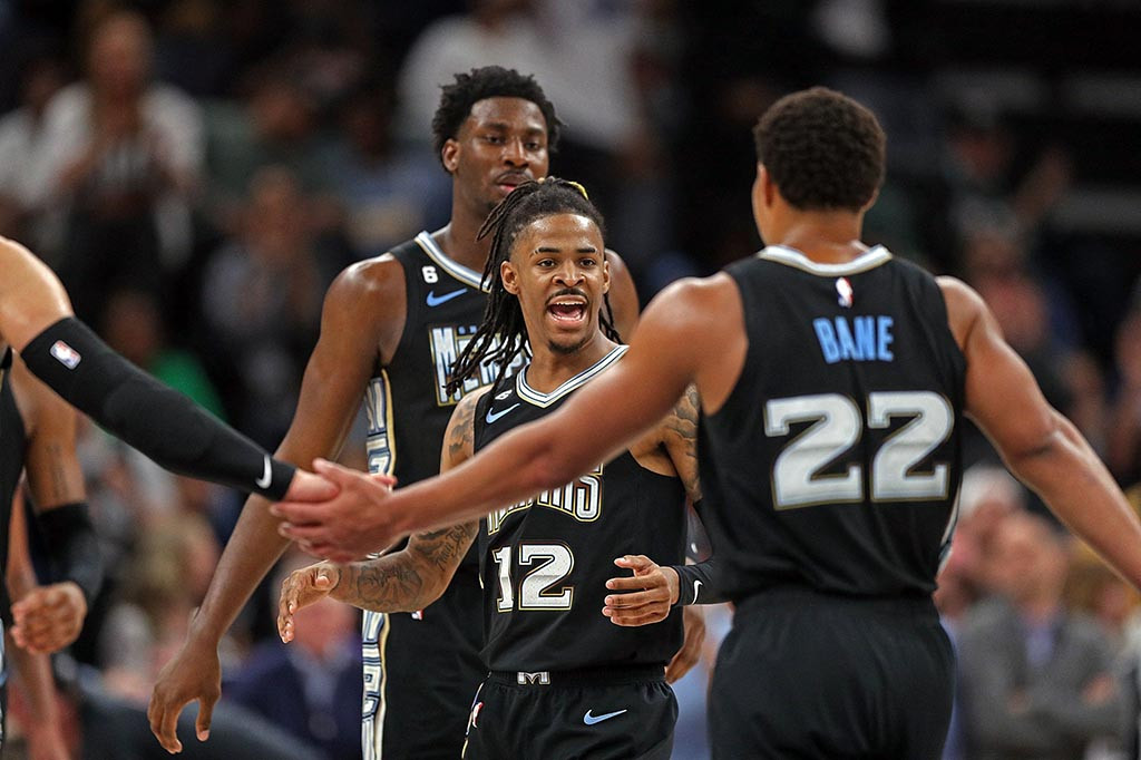 Selanjutnya, Lakers akan berkunjung ke markas Oklahoma City Thunder besok dan Grizzlies akan menyambangi Houston untuk bermain dengan Rockets di hari yang sama.