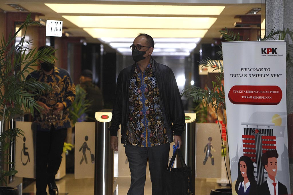 Aparatur sipil negara (ASN) Kementerian Keuangan (Kemenkeu) Rafael Alun Trisambodo rampung diperiksa Komisi Pemberantasan Korupsi (KPK). Dia menjelaskan seluk beluk laporan harta kekayaan penyelenggara negara (LHKPN) miliknya selama 8,5 jam.