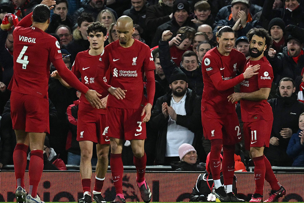 Empat menit kemudian, Liverpool sukses menggandakan keunggulan. Kali ini giliran Mohammed Salah yang mencatatkan namanya di papan skor. Umpan tarik Kostas Tsimikas dengan sempurna berhasil dituntaskan penyerang Mesir itu dengan tendangan kaki kanannya dari jarak dekat. Skor menjadi 2-0.