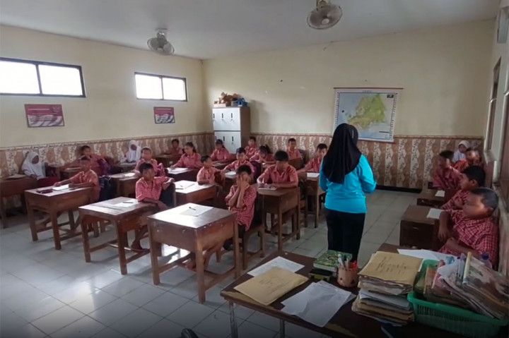 Menurut Kepala Sekolah Supomo, proses belajar mengajar ini tetap digelar karena saat ini siswa tengah melaksanakan ujian sekolah. Ujian sekolah sendiri berlangsung sejak Senin, 27 Februari 2023 kemarin hingga Sabtu yang akan datang. 