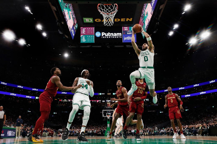 Jayson Tatum mencetak 18 poin di kuarter ketiga dengan delapan tembakan sukses, termasuk dua tembakan tiga angka, dan hanya dua bola yang meleset dari keranjang.