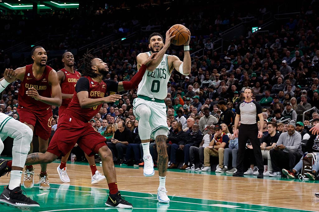 Baru di kuarter ketiga Celtics bisa bermain dengan lepas untuk unggul hingga 21 poin dan mengakhirinya dengan skor 96-78.