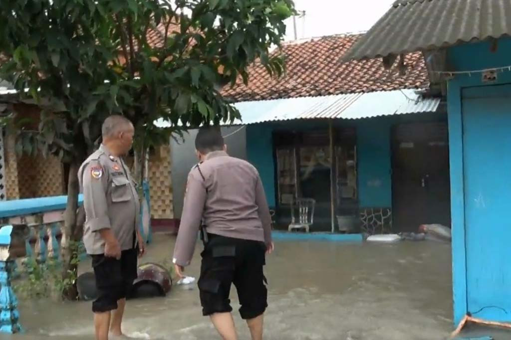 Menurut Sub Koordinator Kedaruratan BPBD Brebes, Rismanto, air mulai membanjiri pemukiman warga pada Kamis, 2 Maret 2023 dini hari, dari luapan Sungai Gangsa dan luapan dari buangan irigasi.