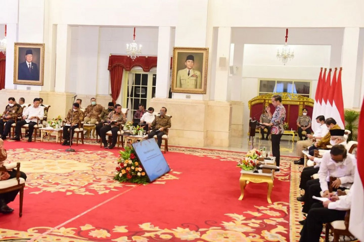 Presiden Joko Widodo (Jokowi) mengatakan rakyat pantas kecewa dengan kasus penganiayaan dan pamer harta yang dilakukan anak pejabat Ditjen Pajak Kementerian Keuangan Rafael Alun Trisambodo (RAT).