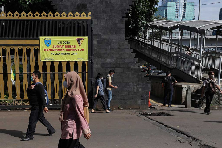 Suasana sepi dari kendaraan bermotor saat uji coba 'Jumat Bebas Kendaraan Bermotor' di lingkungan Polda Metro Jaya, Jumat, 3 Maret 2023.