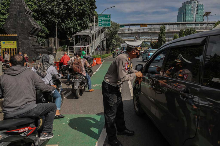Masyarakat bisa memanfaatkan lahan parkir di sekitar Polda Metro Jaya, seperti di Gedung Plaza Mandiri, Plaza Semanggi, dan pelataran parkir Taman Mangkuluhur. 