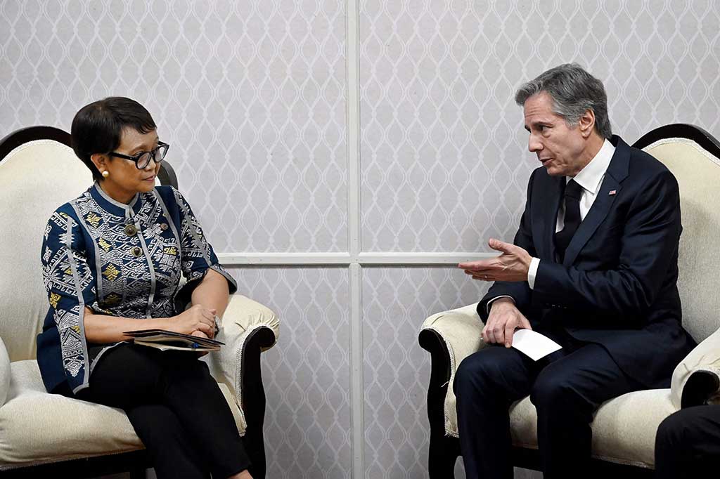 Menteri Luar Negeri Retno Marsudi bertemu dengan Menlu Amerika Serikat Antony Blinken, di sela-sela Pertemuan Menteri Luar Negeri G20 di New Delhi, India, pada Kamis, 2 Maret 2023. Keduanya membahas tantangan keamanan regional dan global.