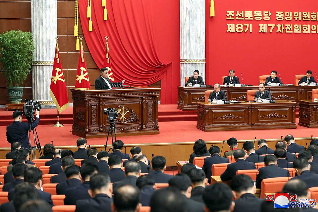 Kim menyebut pencapaian tujuan produksi biji-bijian sebagai target pertama dari 12 target utama pembangunan ekonomi nasional Korea Utara pada tahun ini.