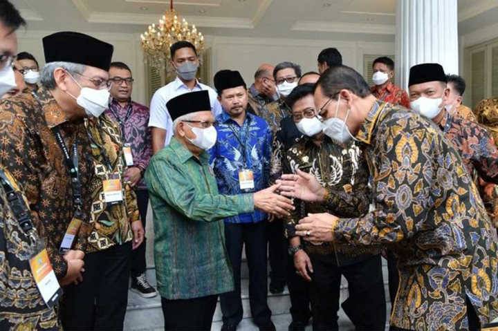 Karenanya, pemerintah terus meningkatkan tata kelola kelapa sawit, antara lain melalui Rencana Aksi Nasional Perkebunan Sawit Berkelanjutan Tahun 2019-2024. 