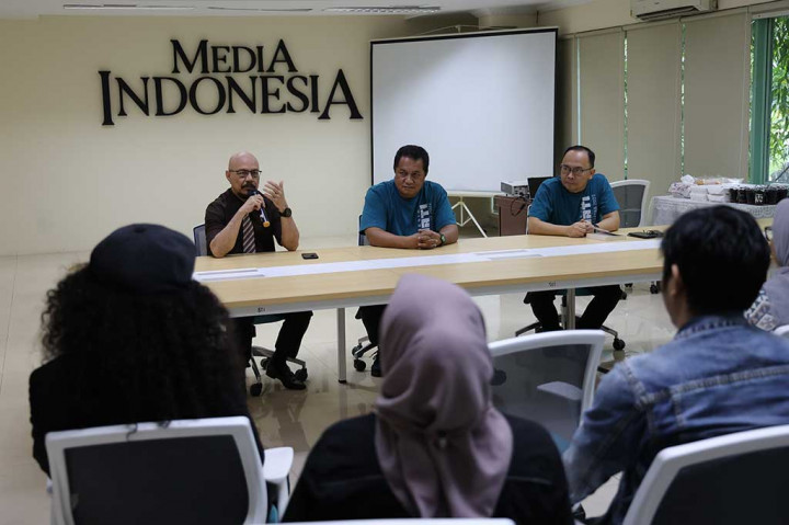 Pada kesemptan itu, Founder BenihBaik.com Andy F. Noya menceritakan, awalnya ia sempat ragu tentang gerakan lelang puisi yang dilakukan Media Indonesia. Bukan meragukan kemampuan para sastrawan dan pihak-pihak yang terlibat. Namun ia meragukan hasil yang akan didapatkan dari lelang puisi itu.