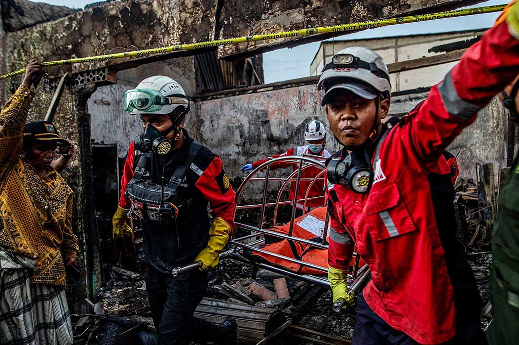 Berdasarkan data sementara yang diterima BPBD DKI tercatat 17 korban tewas, 49 orang luka berat dan dua orang luka sedang akibat kebakaran pipa penerimaan BBM di Terminal BBM Plumpang, Jakarta Utara.