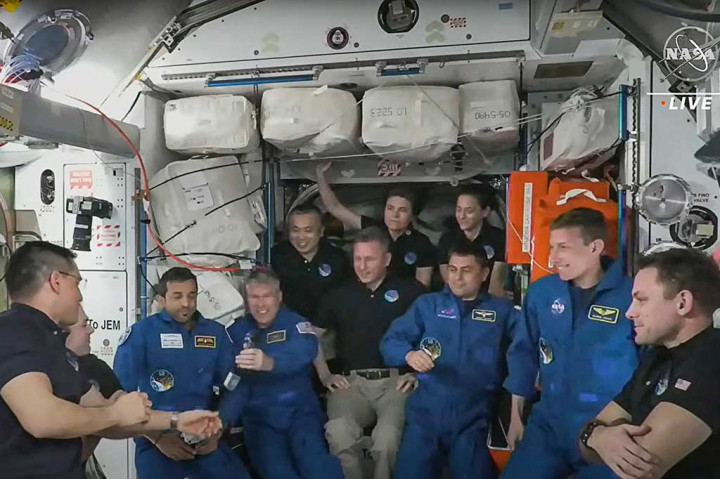 Misi tersebut merupakan penerbangan luar angkasa pertama bagi Neyadi, Hoburg, dan Fedyaev.