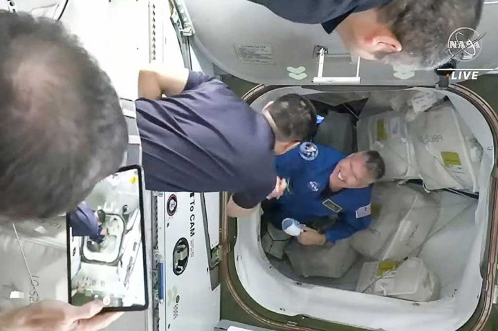 Stephen Bowen dan Warren Hoburg dari NASA, Andrey Fedyaev dari Rusia dan Sultan al-Neyadi dari Uni Emirat Arab memasuki ISS sekitar dua jam kemudian.