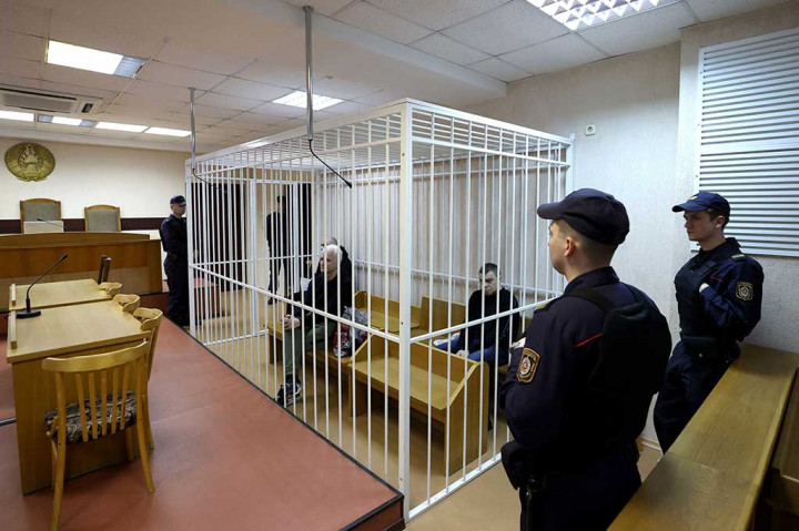 Rekan terdakwa Bialiatski, Valentin Stefanovich dan Vladimir Labkovich masing-masing dijatuhi hukuman sembilan dan tujuh tahun penjara.