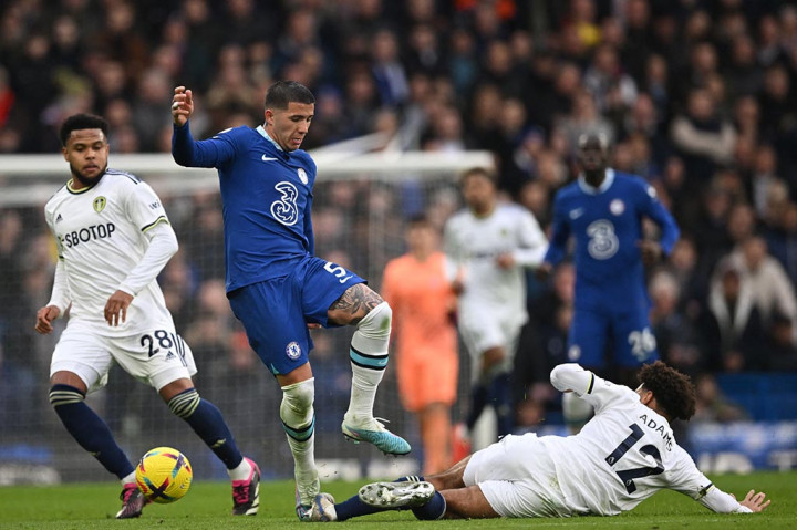 Peluang pertama Chelsea tercipta pada menit ke-15. Wesley Fofana memberikan terobosan ke Kai Havertz di kotak penalti, tendangan pemain Jerman tersebut masih bisa ditepis Illan Meslier. Hingga turun minum, skor tetap 0-0.