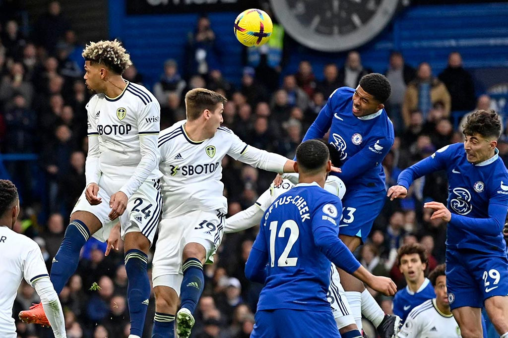 Chelsea akhirnya bisa memecah kebuntuan pada menit ke-53. Sepak pojok Ben Chilwell berhasil disundul Wesley Fofana yang gagal dihentikan Meslier. Tim tuan rumah unggul 1-0.