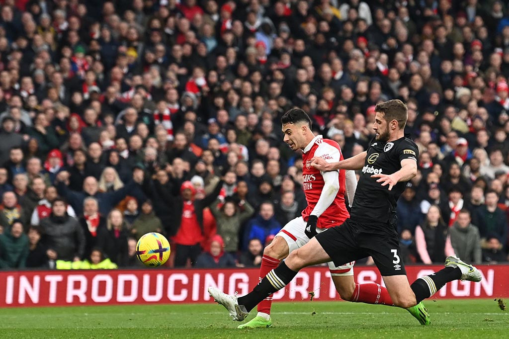 Arsenal meraih kemenangan secara dramatis 3-2 atas Bournemouth setelah sempat tertinggal dua gol dalam laga pekan ke-26 Liga Inggris di Stadion Emirates, London pada Sabtu, 4 Februari malam WIB.