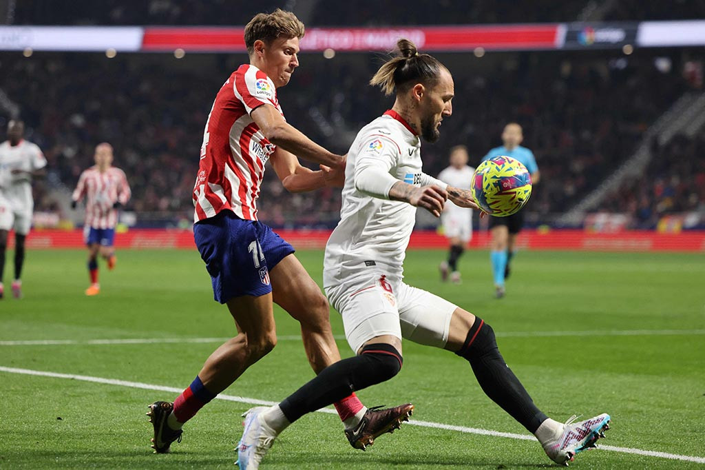 Sevilla sempat mencetak gol balasan pada menit ke-39. Umpan Pape Guaye ke depan gawang berhasil dituntaskan dengan mudah oleh Youssef En-Nesyri. Babak pertama berakhir dengan keunggulan 2-1 Atletico atas Sevilla.