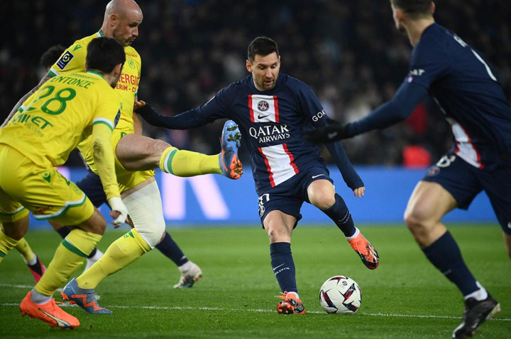 Messi membuka keunggulan PSG saat pertandingan berjalan 12 menit ketika dia menyontek bola hasil umpan silang Nuno Mendes. Skor menjadi 1-0.